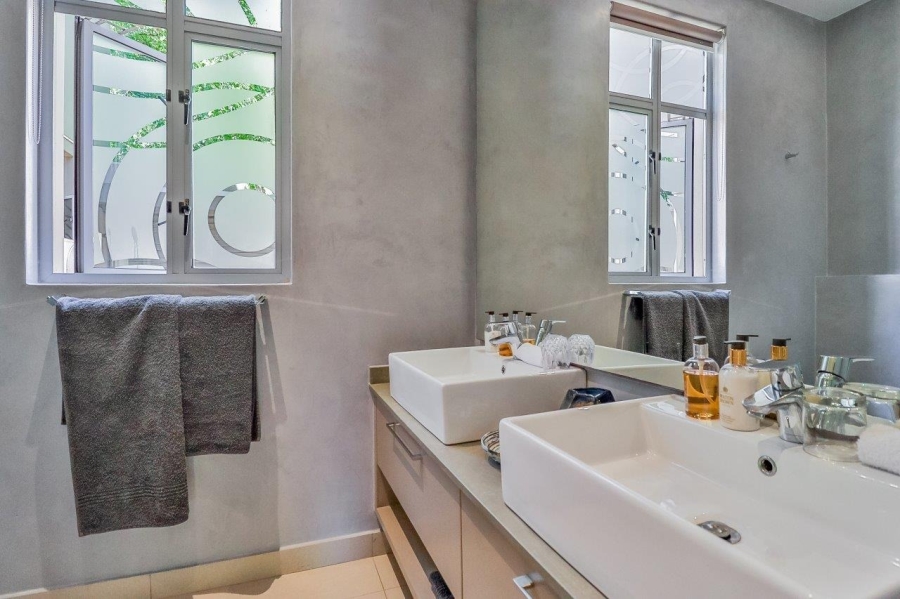 6 Bedroom Property for Sale in The Islands Estates North West